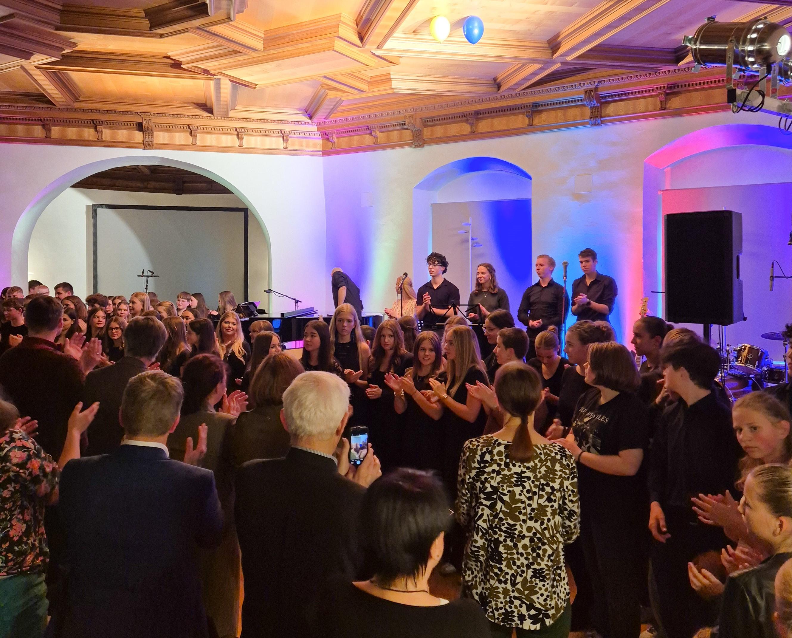 Der Demokratie-Song des St. Bonaventura Gymnasiums Dillingen