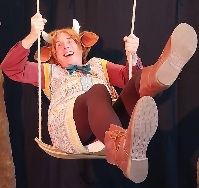 Schaubühne: Mama Muh schaukelt