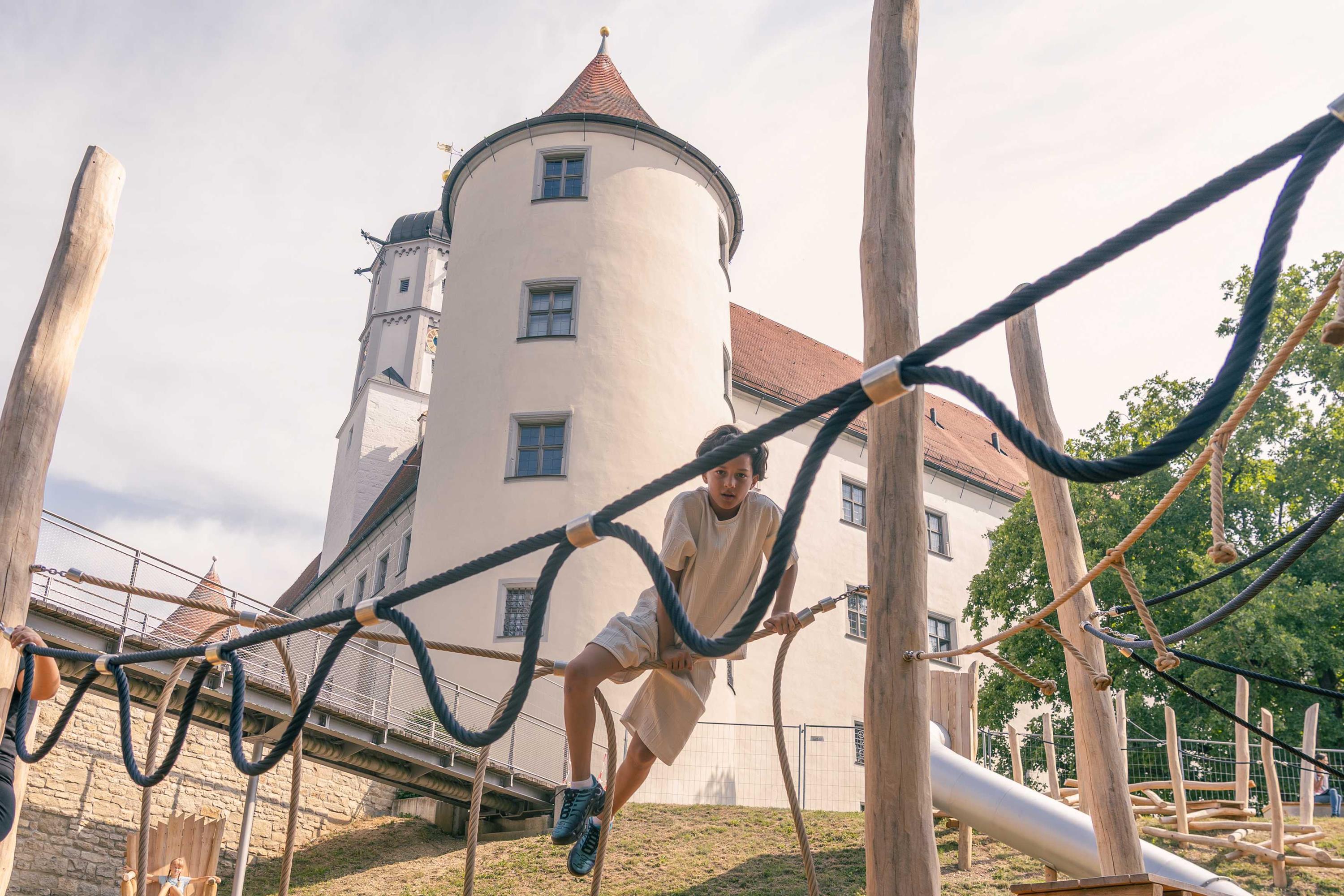 Neuer inklusiver Spielplatz auf Schloss Höchstädt